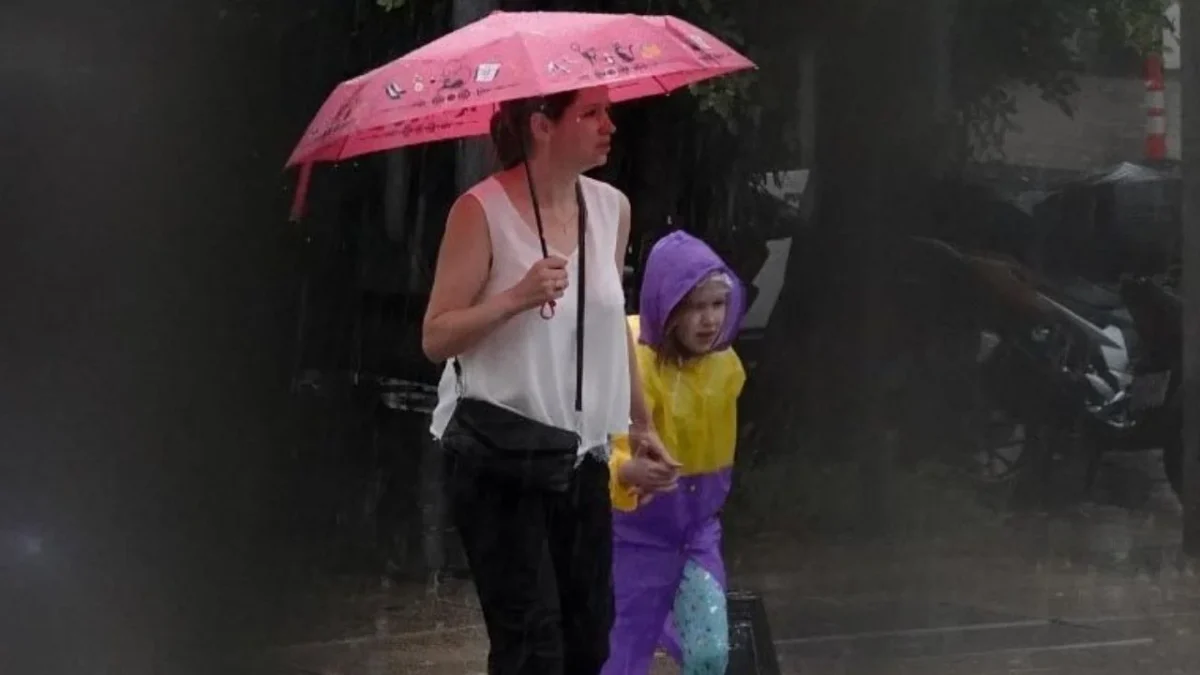 Clima hoy: 26 estados tendrán lluvias fuertes; persiste el calor extremo en el norte