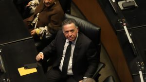 Ciudadanos llevaron este martes al Senado una exigencia para que Enrique Inzunza se separe del cargo y enfrente las acusaciones en su contra.