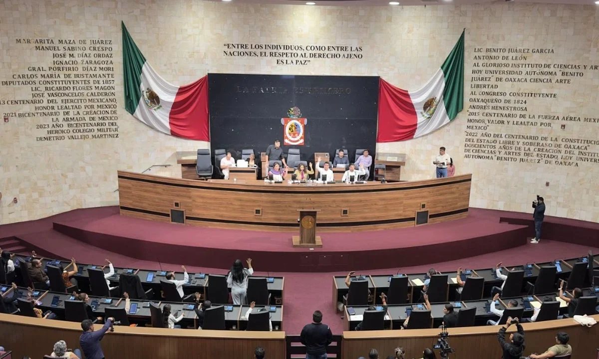 El Congreso de Oaxaca declaró la desaparición del Ayuntamiento de Juchitán de Zaragoza, con 35 votos a favor, ante la crisis política.