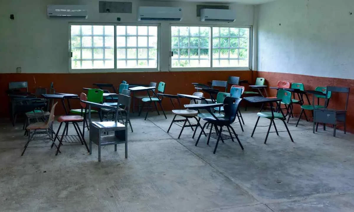 La Secretaría de Educación de Guerrero informó que continuará la suspensión de clases debido al huracán Polo.