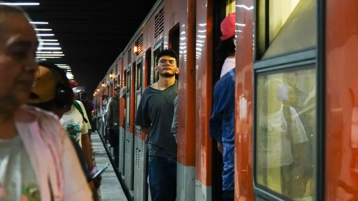 Este jueves se suspendió momentáneamente el servicio en la estación Mixcoac de la Línea 7 del Metro CDMX el rescate de una persona en vías. 