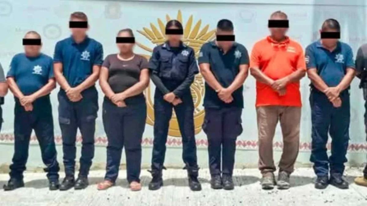 Fuerzas federales y estatales detienen a 7 policías municipales de Coyuca de Benítez.