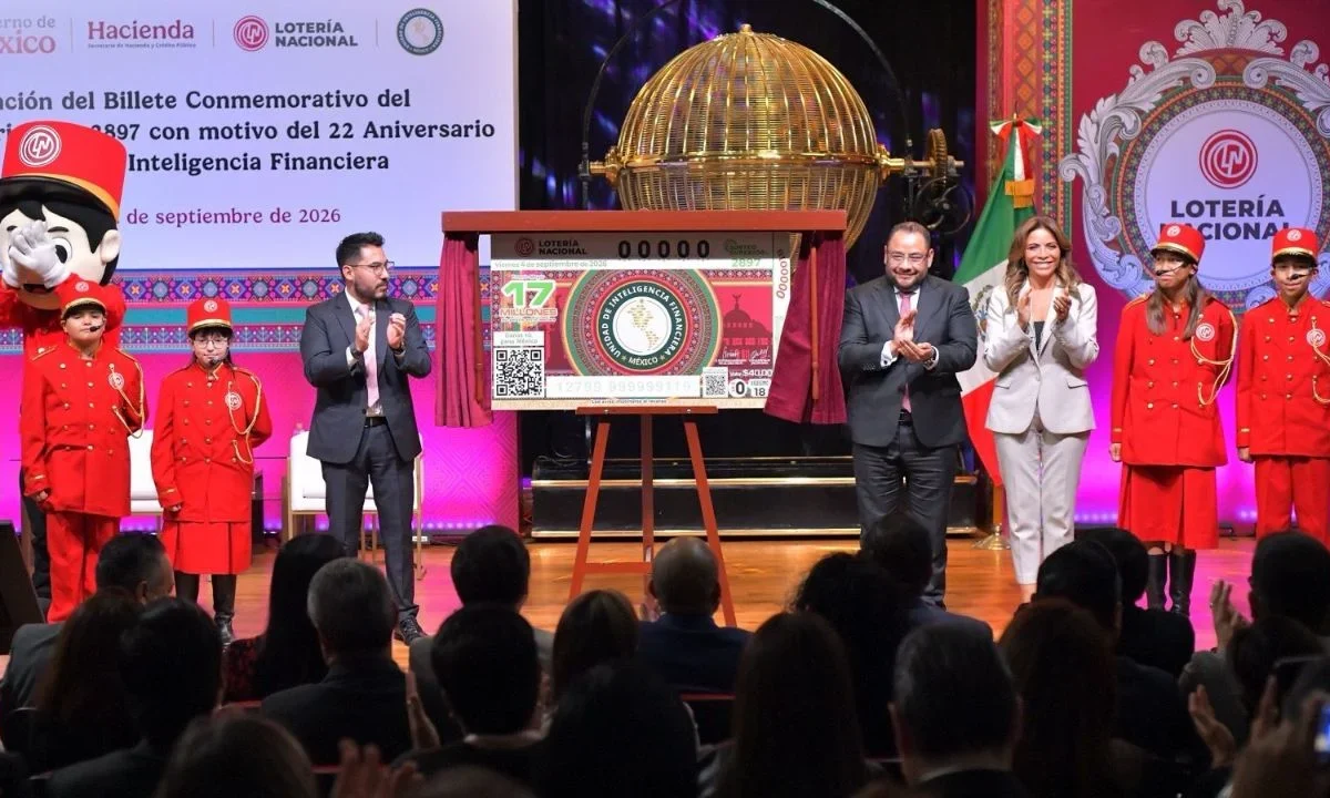 La UIF destacó que el billete de Lotería conmemorativo representa no sólo su trayectoria institucional, sino también su transformación.