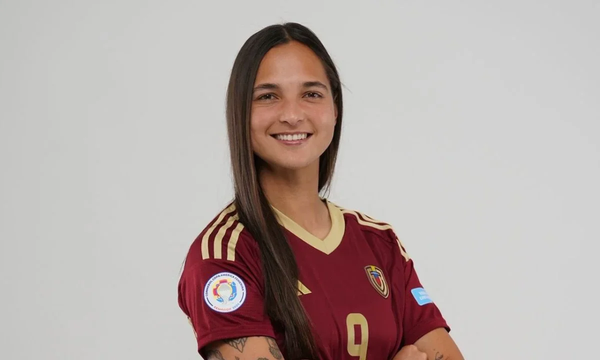 La venezolana Deyna Castellanos finalmente llegó a México para cerrar su llegada como nuevo refuerzo de Tigres Femenil.