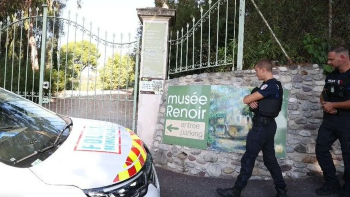 Autoridades de Francia buscan a 2 ladrones irrumpieron en un museo dedicado al pintor impresionista Auguste Renoir, se llevan 2 cuadros.