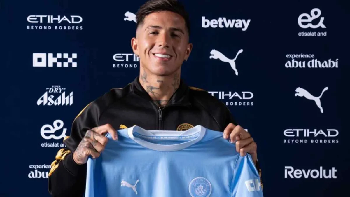 El futbolista argentino, Enzo Fernández, firma con el Manchester City hasta 2031.