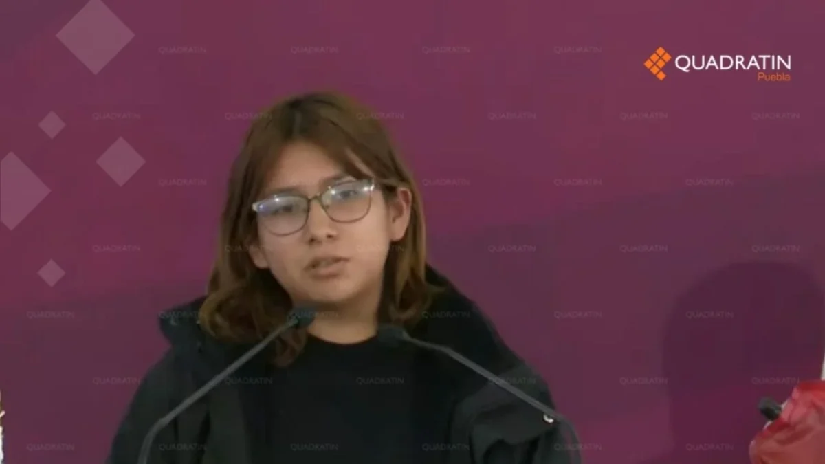 Las estudiantes de la normal Carmen Serdán que abandonaron el plantel acudieron a autoridades para relatar lo que vivieron en la institución.
