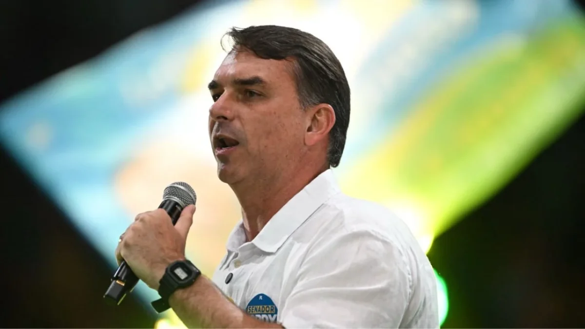 Flávio, hijo de Jair Bolsonaro, quedó exonerado por uso de ‘deepfake’ en el que su padre respalda su candidatura a la presidencia de Brasil.