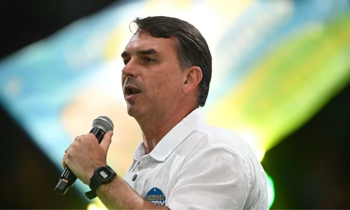 Flávio, hijo de Jair Bolsonaro, quedó exonerado por uso de ‘deepfake’ en el que su padre respalda su candidatura a la presidencia de Brasil.