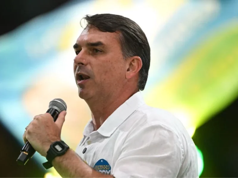 La familia Bolsonaro gana la primera vuelta presidencial