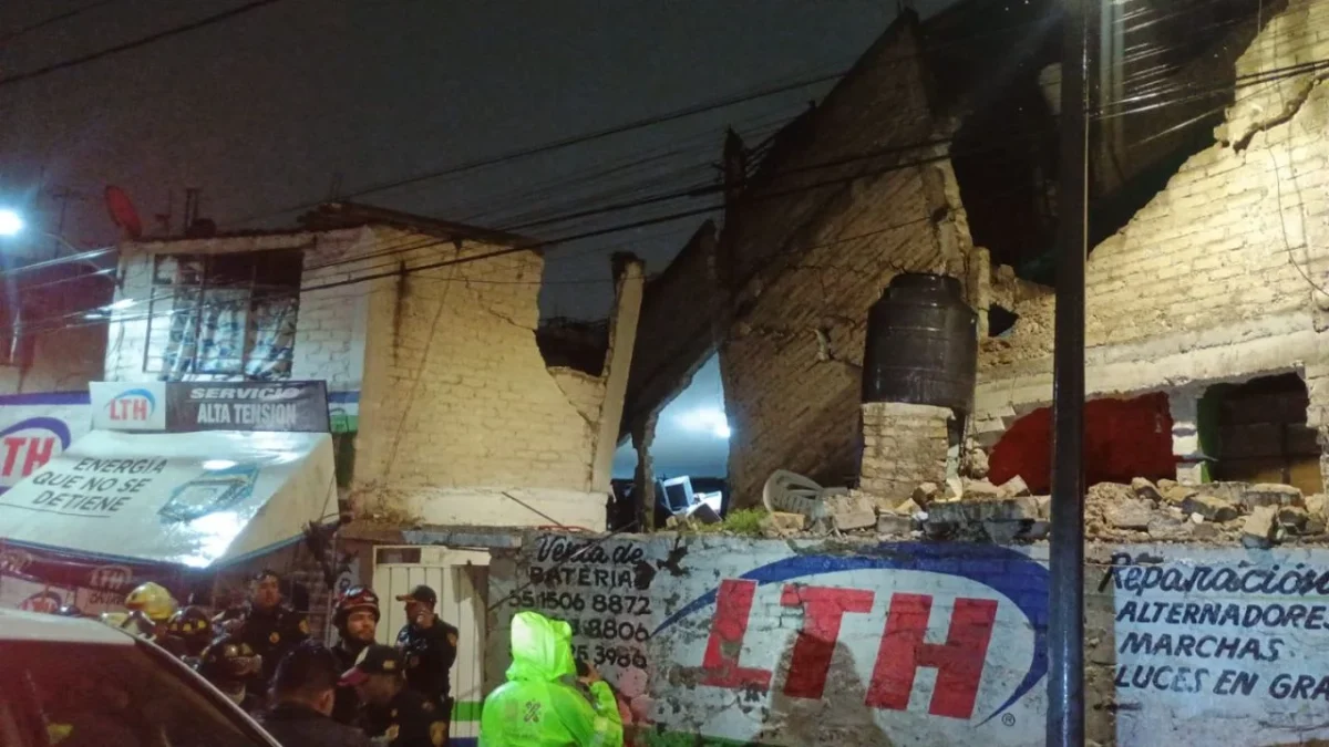 La acumulación de gas causó el derrumbe de una vivienda en la alcaldía Álvaro Obregón, autoridades reportan un fallecido y varios heridos.
