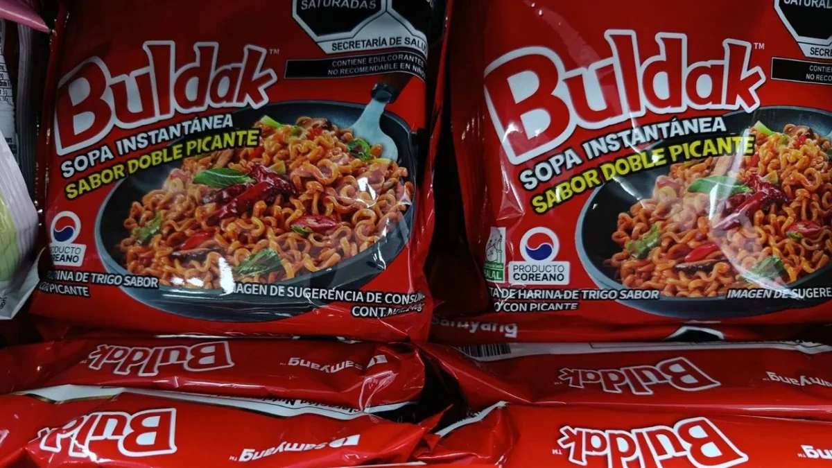 Entérate si las sopas instantáneas Buldak cumplen o no con lo que declaran en sus etiquetas según el último estudio de calidad de la Profeco.