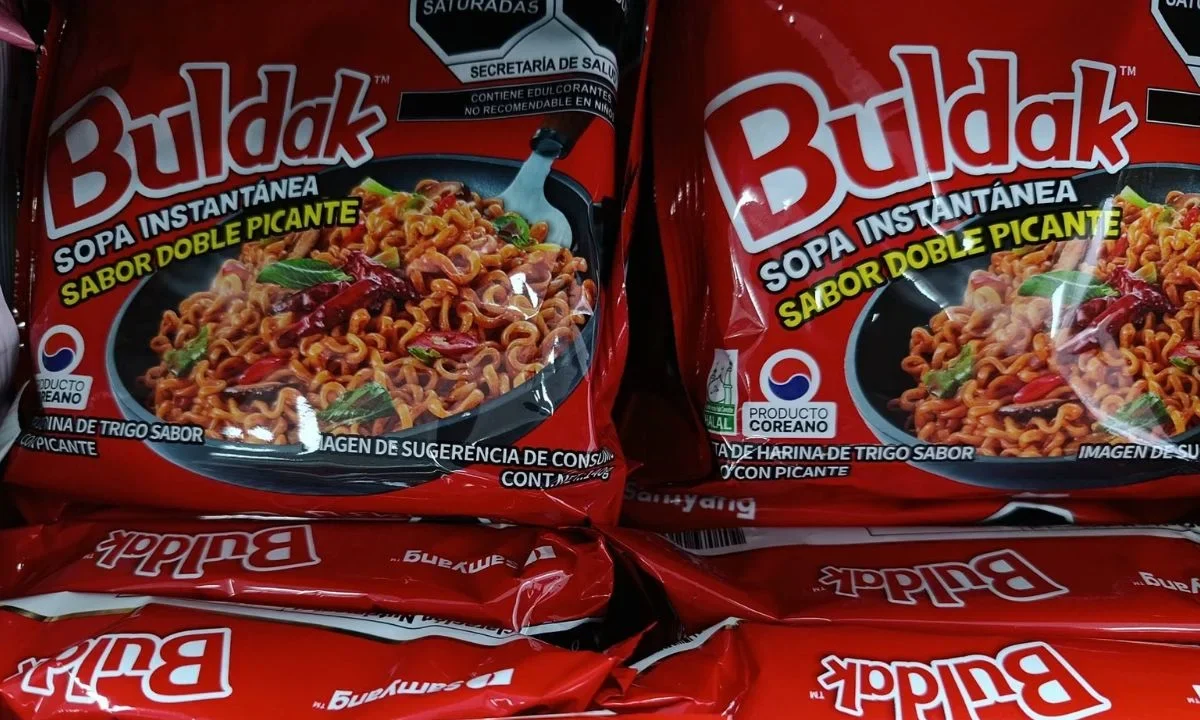 Entérate si las sopas instantáneas Buldak cumplen o no con lo que declaran en sus etiquetas según el último estudio de calidad de la Profeco.