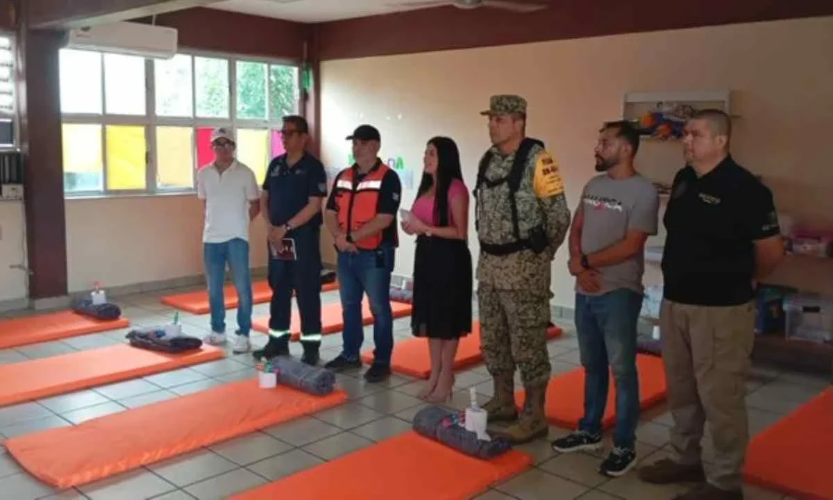 Habilitan 64 refugios temporales en Guerrero, con el propósito de atender a la población ante los efectos del huracán Polo de categoría 5.
