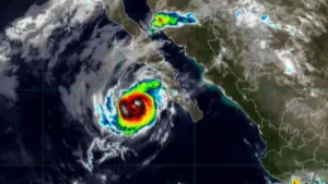 Laura Velázquez, informó que la tarde de este lunes el huracán'Polo' impactará el norte de Baja California Sur en el municipio de Comondú,