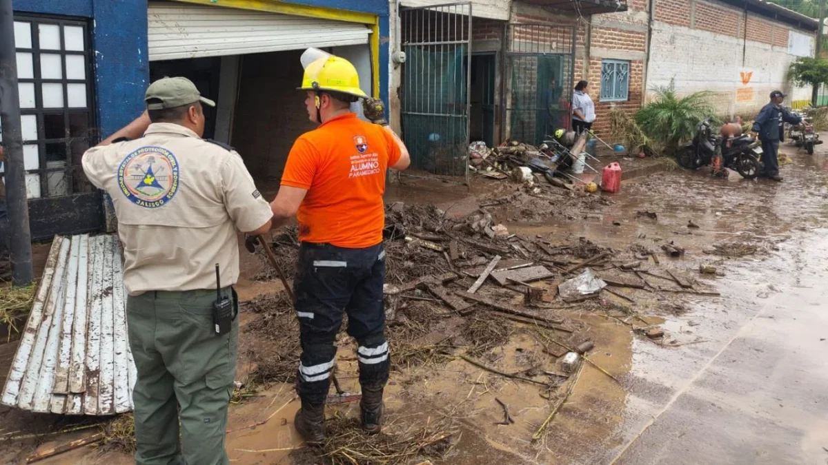 La evaluación preliminar de daños por las inundaciones registradas este domingo en Zapotlanejo contabilizó 147 inmuebles afectados.