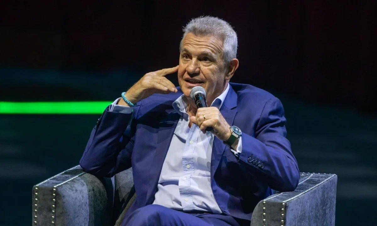 De acuerdo con medios locales, la directiva del Valencia llegó a un principio de acuerdo para que Javier Aguirre dirija al equipo.