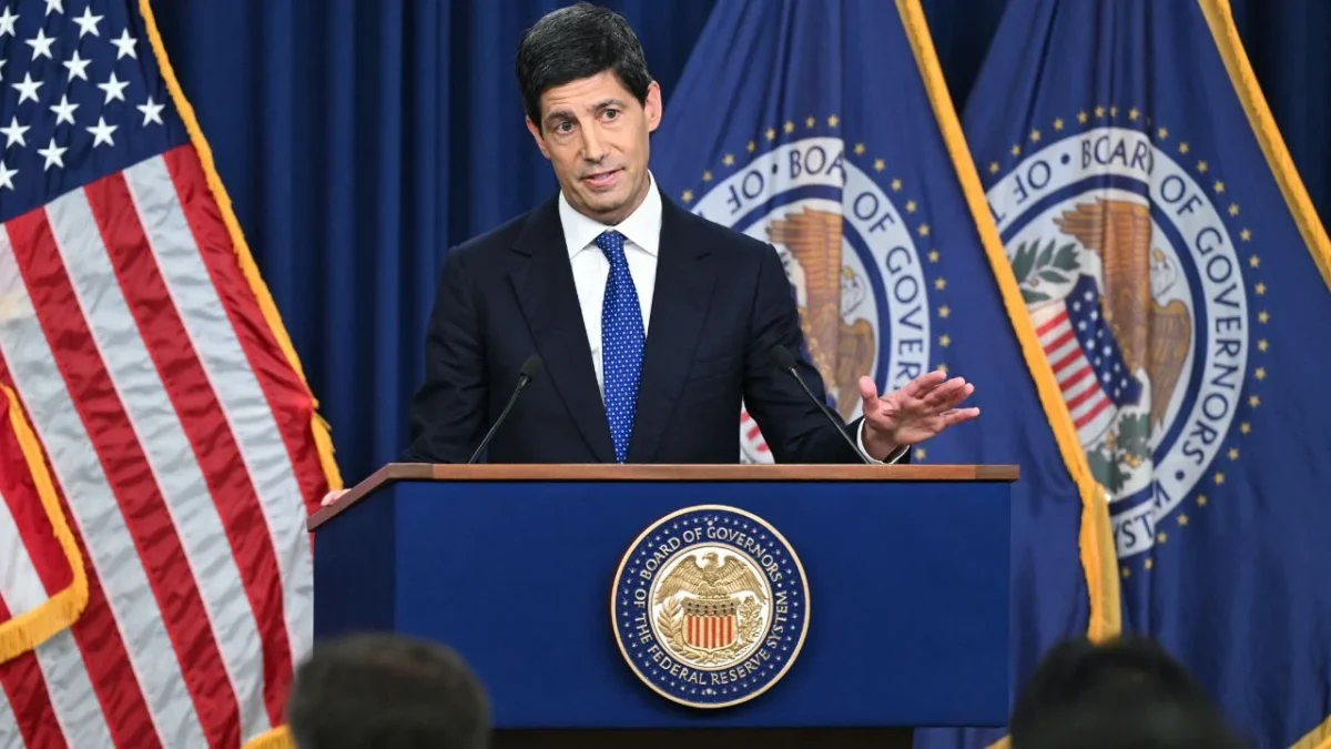 La Reserva Federal de Estados Unidos (Fed) acordó por unanimidad aumentar sus tasas de interés para contener la inflación.