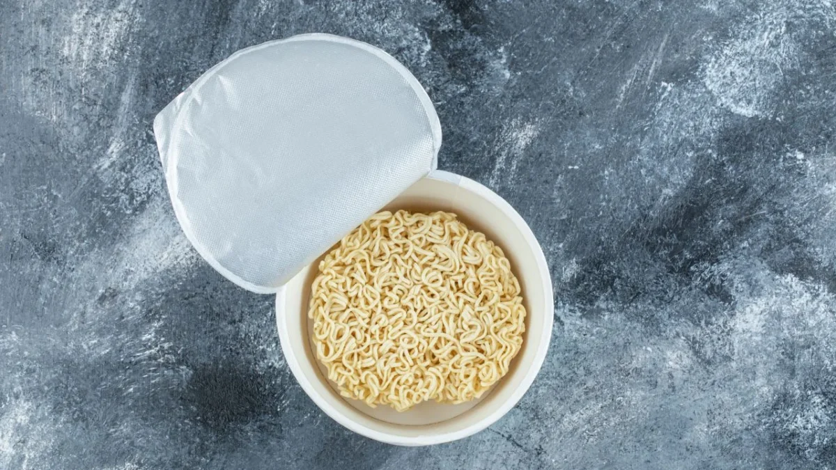 En su ultimo estudio de calidad, la Profeco develó el misterio sobre si las sopas instantáneas están hechas de plástico. Aquí te contamos.