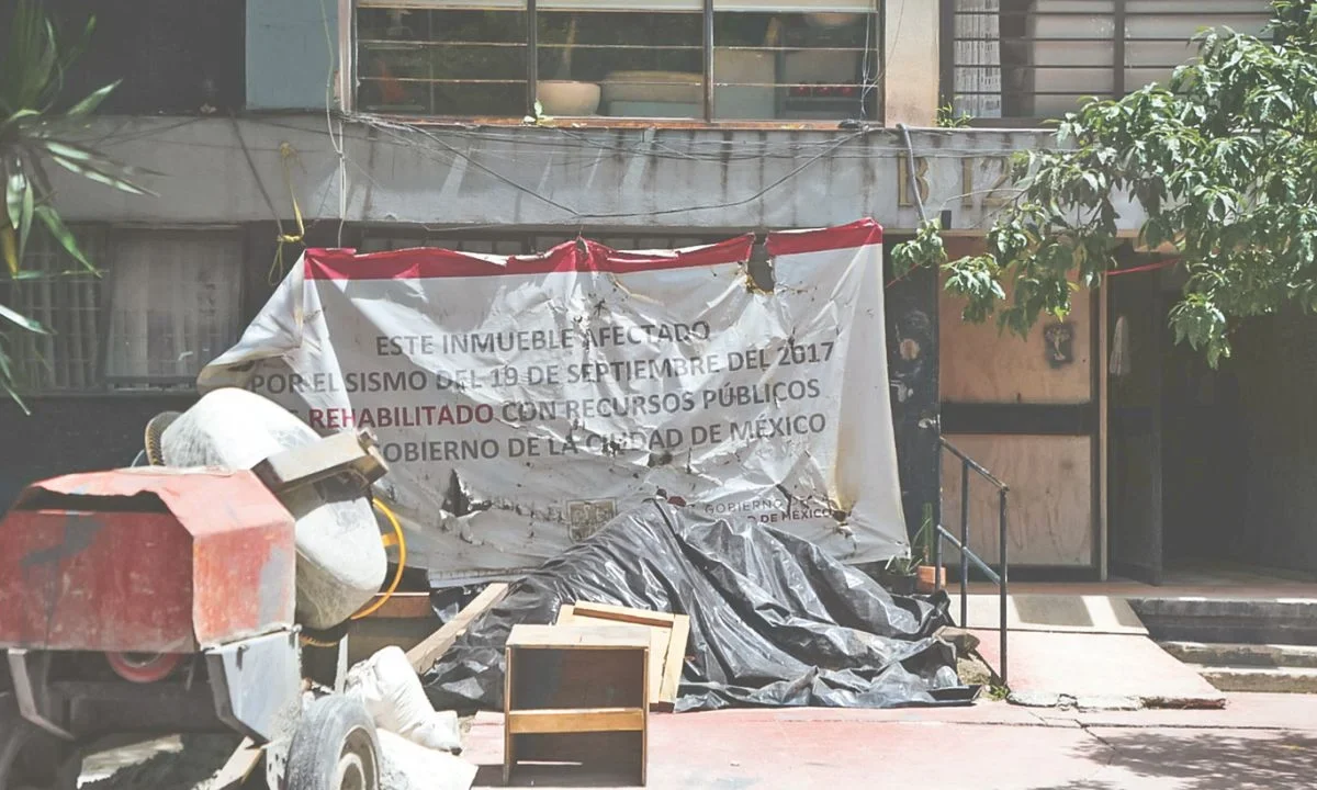 Vecinos de la Unidad Habitacional Morelos Los Soldominios dañada por los sismos, siguen a la espera del apoyo de las autoridades capitalinas.