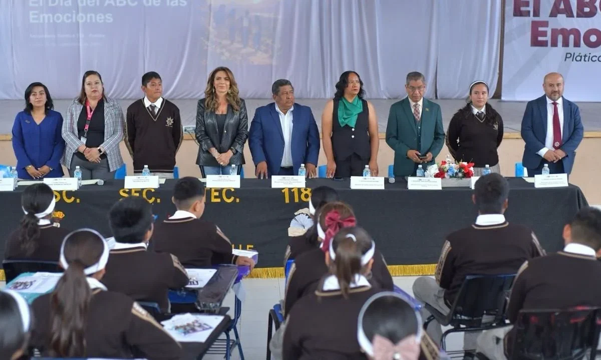 La Lotería Nacional se incorporó a la estrategia 'El ABC de las Emociones', mediante jornadas de diálogo con estudiantes de secundaria.