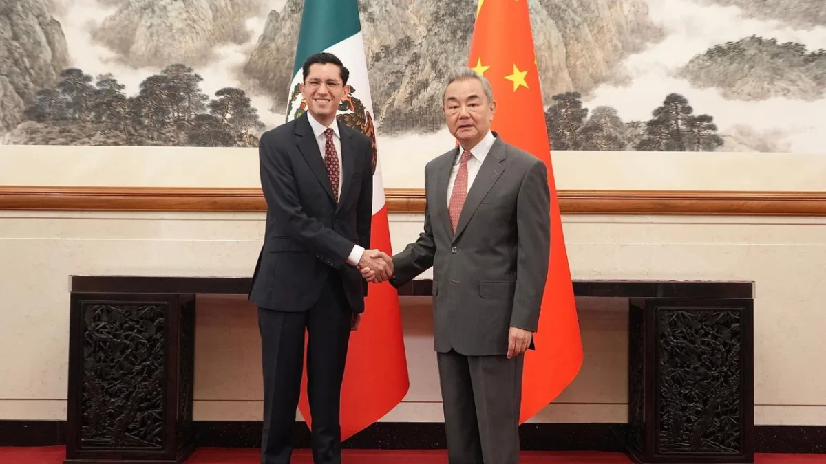 México reafirmó su compromiso con el APEC y consolidarse como puente entre América y Asia, señaló el Canciller Roberto Velasco.