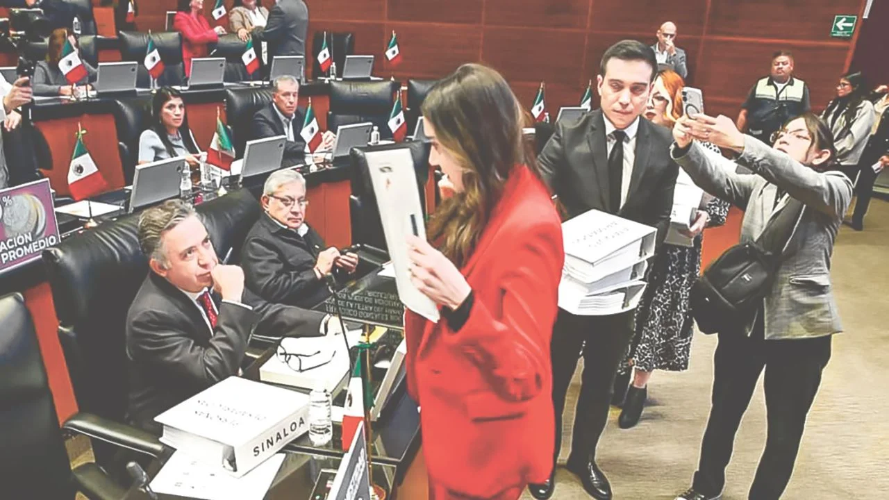 Morena formaliza salida de Enrique Inzunza de bancada