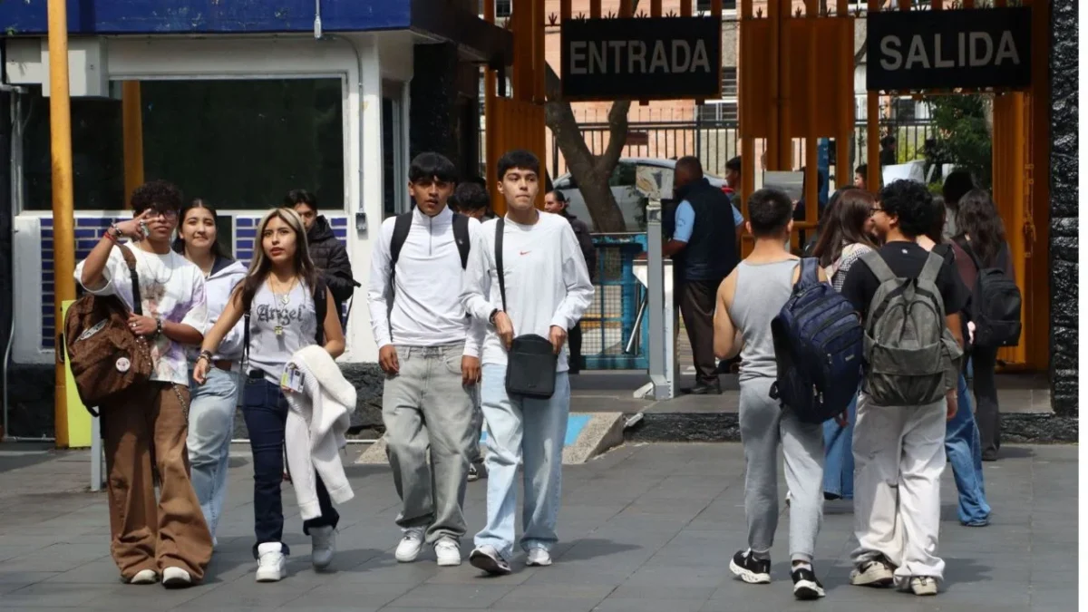 El diputado local de Morena, Alberto Vanegas, presentó una iniciativa para sancionar las "novatadas" en escuelas de la Ciudad de México.