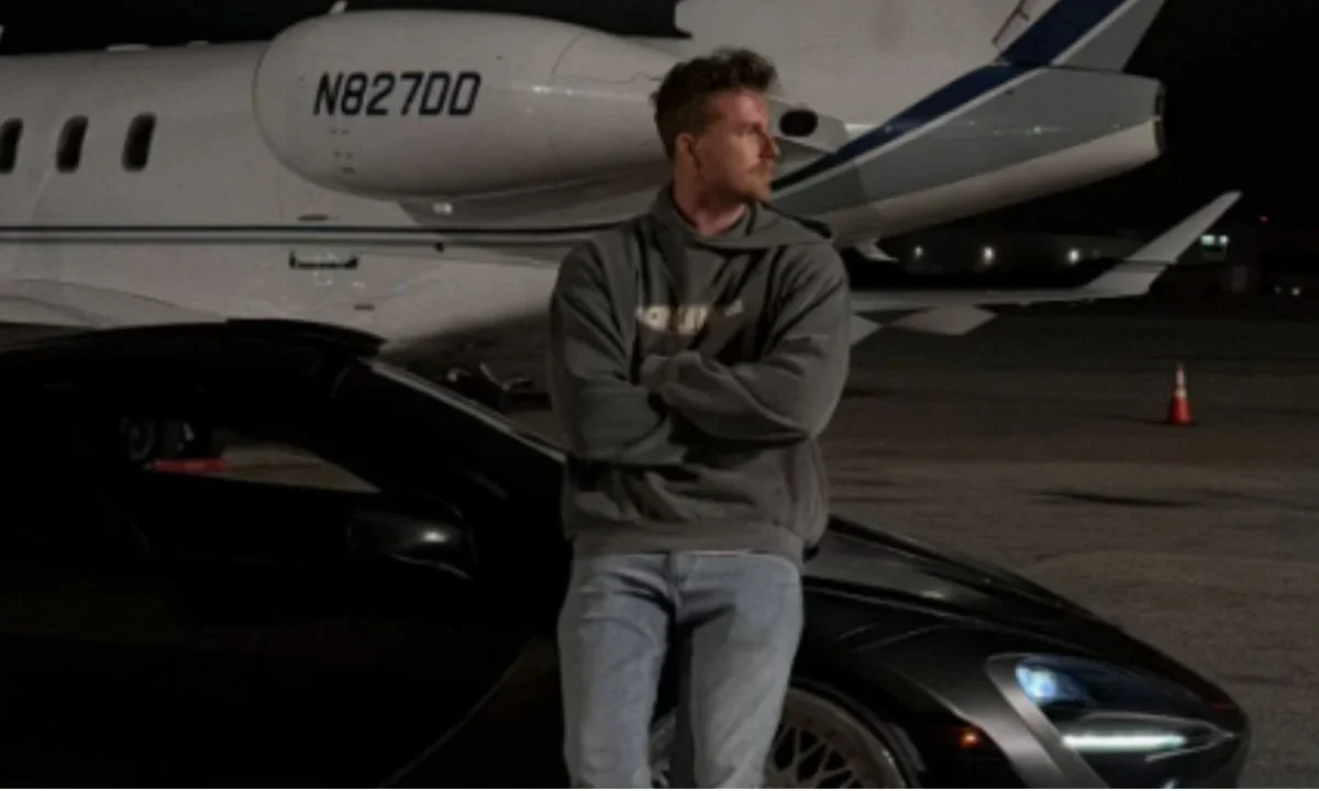 El influencer automotriz James Wehr y su acompañante Alexis Kramer murieron luego de que su McLaren se estrellara contra un árbol en Irvine.