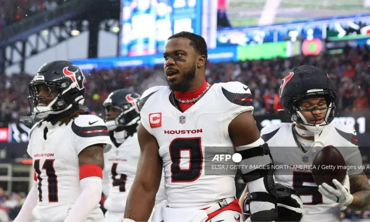 La NFL multó por más de 11 mil dólares al linebacker de los Houston Texans, Azeez Al-Shaair, por pintarse el nombre de Hind Rajab.