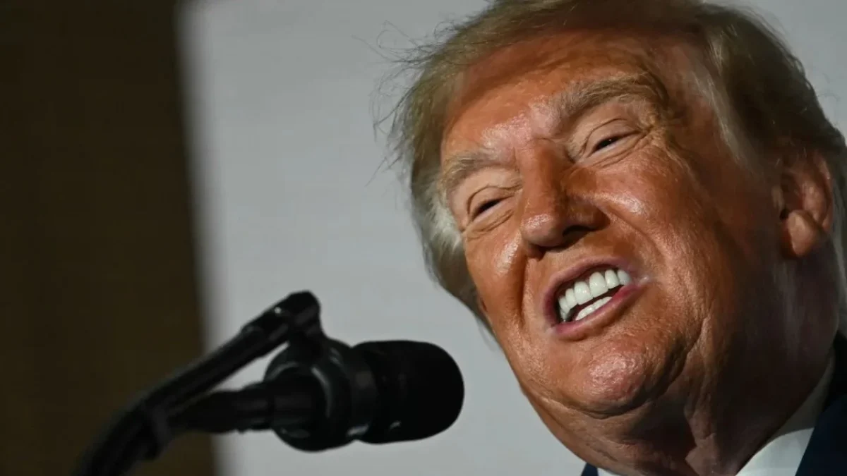 El presidente Donald Trump presentó esta semana un chatbot de inteligencia artificial (IA), al que calificó como 'condenadamente bueno'.