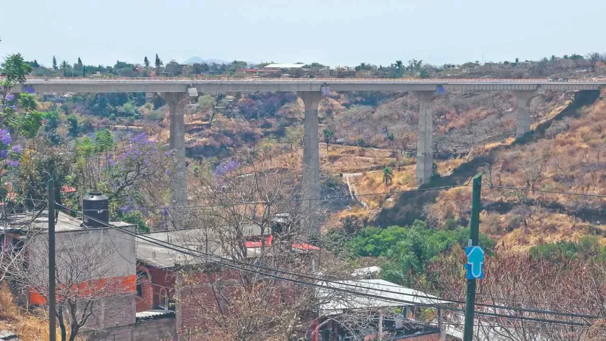 Morelos. El 26 de marzo de 2022 el expresidente López Obrador visitó el Puente Apatlaco y aseguró que en la zona podrían tener sus viviendas los trabajadores.