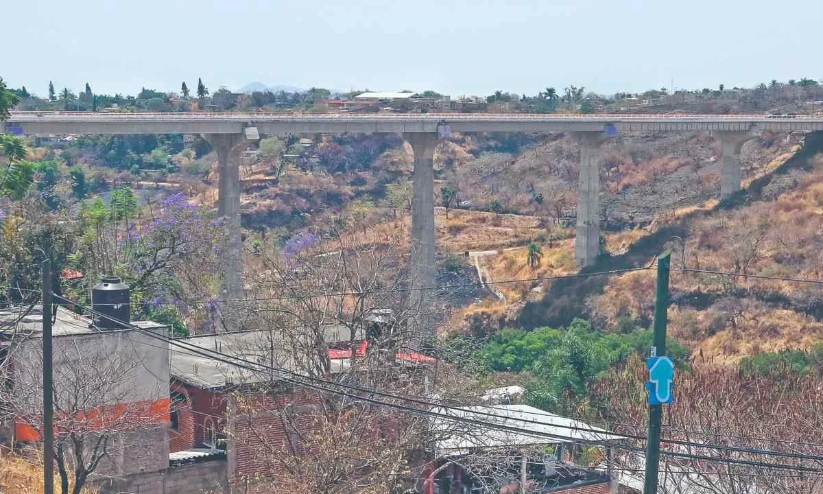 Morelos. El 26 de marzo de 2022 el expresidente López Obrador visitó el Puente Apatlaco y aseguró que en la zona podrían tener sus viviendas los trabajadores.