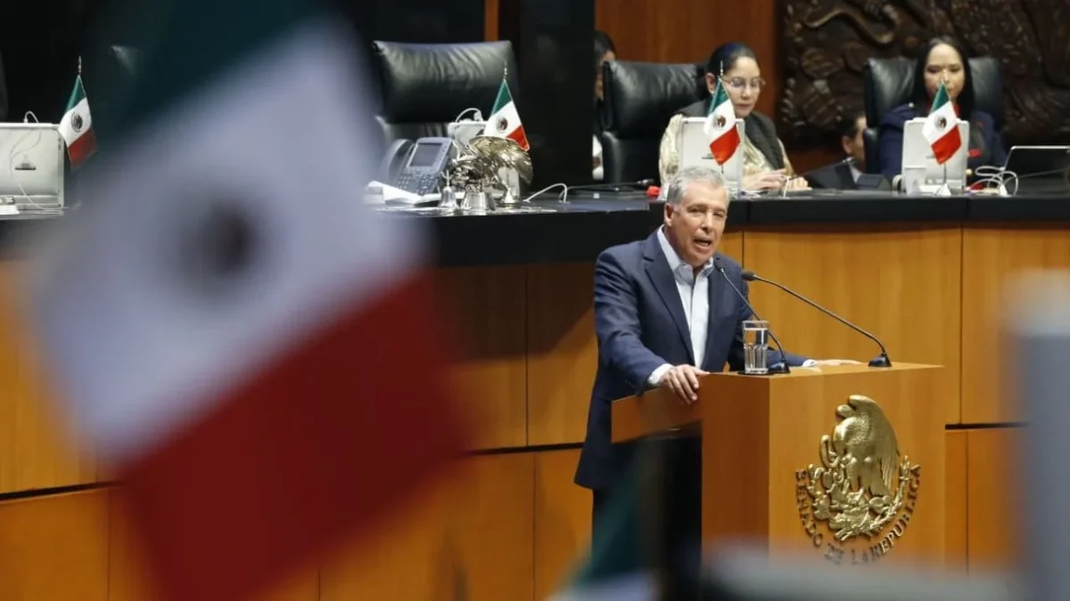 El senador Miguel Márquez presentó ante el pleno una propuesta para garantizar espacio a futbolistas mexicanos y regresar el ascenso.