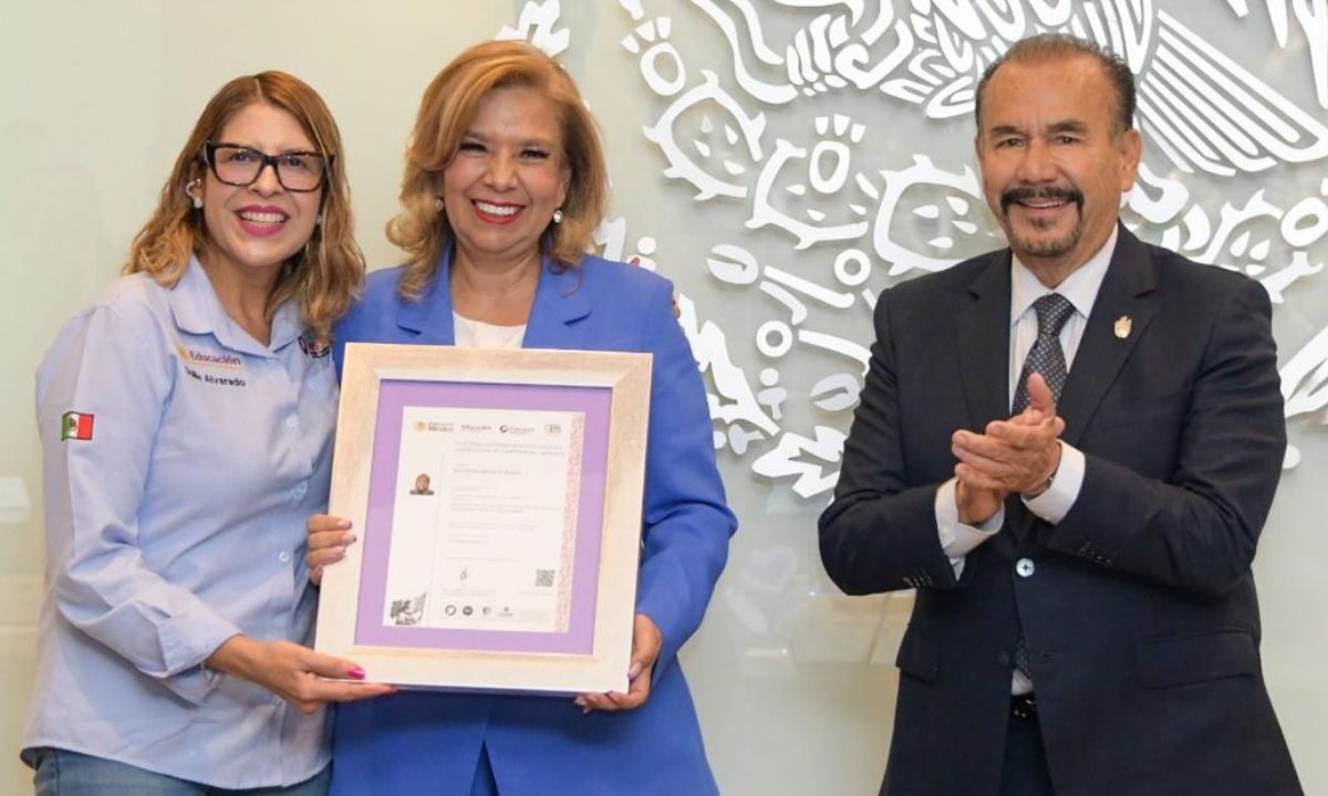 La certificación que obtuvo Paty Arévalo acredita competencias en materia anticorrupción y fortalece la cultura de la legalidad.