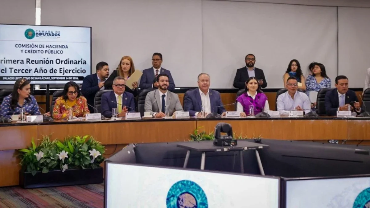 Con el fin de analizar el Paquete Económico 2027 en materia de Ingresos, Comisión de Hacienda en San Lázaro se declara en sesión permanente.
