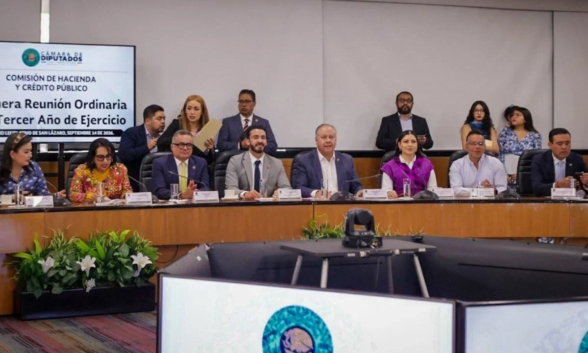 Con el fin de analizar el Paquete Económico 2027 en materia de Ingresos, Comisión de Hacienda en San Lázaro se declara en sesión permanente.