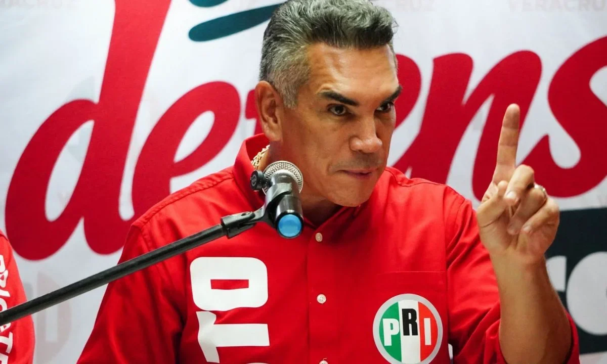 'Alito' Moreno señaló que partidos de oposición no postulen candidaturas en el distrito electoral donde competiría Andy López Beltrán.