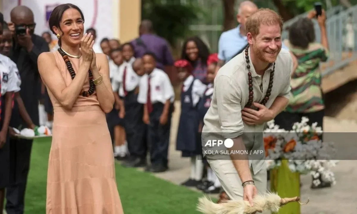 Príncipe Harry y su esposa Meghan no son considerados ‘miembros activos de la familia real’, indicó la carta del rey Carlos III.