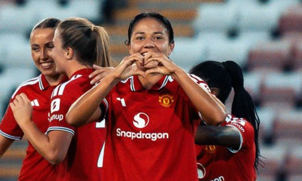 Rebeca Bernal anotó sus primeros goles con el Manchester United en la goleada de 10 a 1 frente al Sheffield United Women.