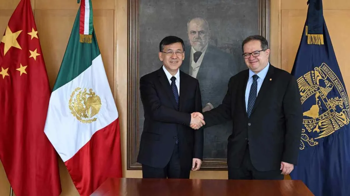 El rector de la UNAM recibe al ministro de Ciencia de China.