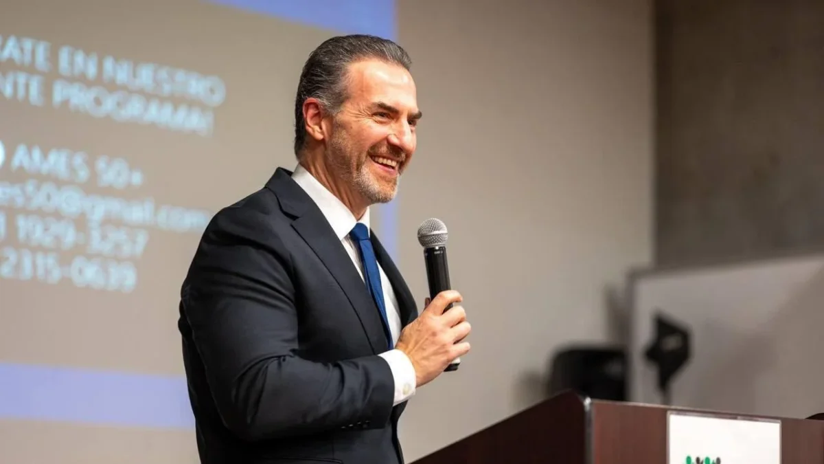 Adrián De la Garza pidió al Gobierno federal investigar presuntas irregularidades en la administración de Samuel García en Nuevo León.