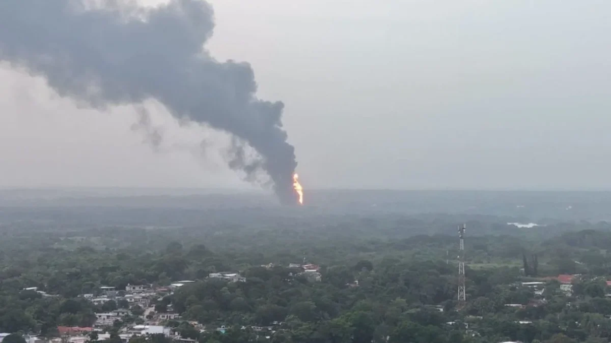 En el municipio de Jáltipan, en Veracruz se registró la explosión de una planta de sal dejando un saldo de 3 muertos y un herido.