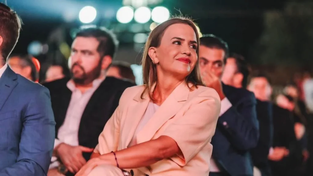 Tras ganar la encuesta para encabezar la coordinación estatal de Morena en Nuevo León, Clara Luz Flores perfila la ruta hacia 2027.