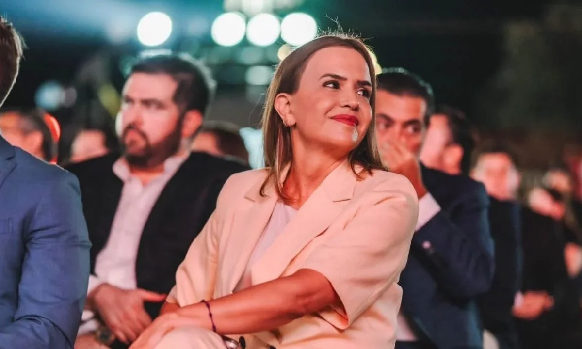 Tras ganar la encuesta para encabezar la coordinación estatal de Morena en Nuevo León, Clara Luz Flores perfila la ruta hacia 2027.