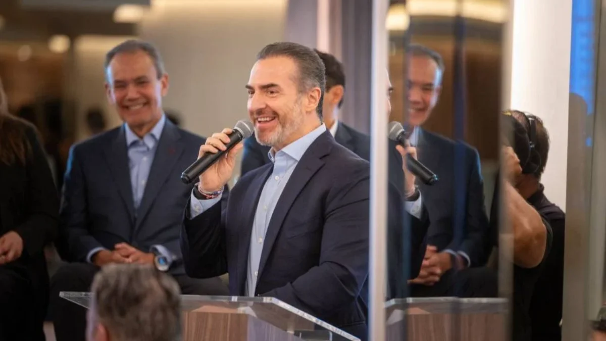 Encuestas apuntan a ventaja que toma Adrián de la Garza entre los principales perfiles rumbo a la gubernatura de Nuevo León.