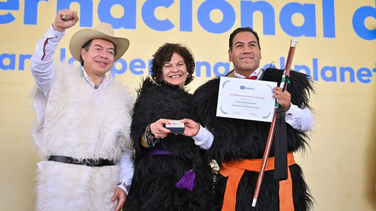La Unesco reconoció la estrategia de alfabetización: Chiapas Puede, el gobernador Eduardo Ramírez recibió el premio.