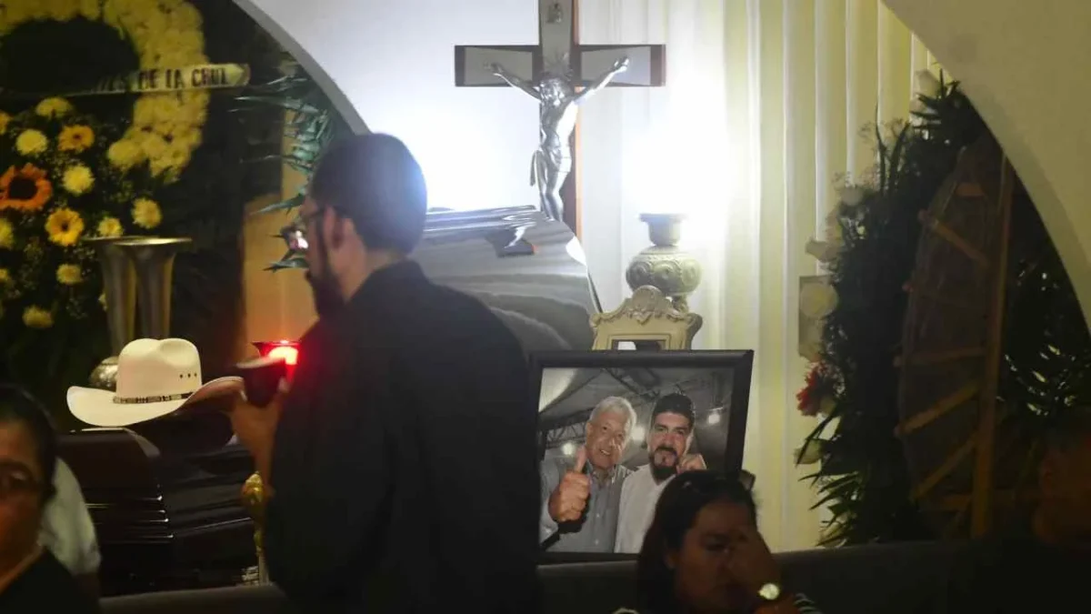 Velan al diputado federal Zenyazen Escobar en Xalapa, Veracruz.