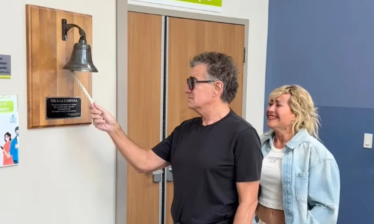 Rubén Omar Romano compartió un video que conmovió a aficionados del futbol al aparecer tocando la campana de un hospital oncológico.