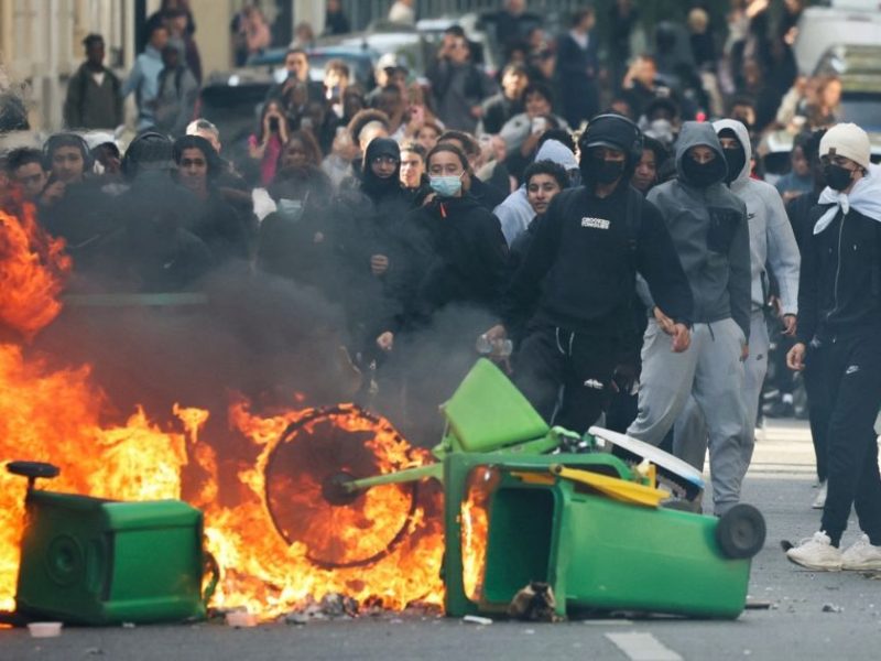 Protesta estudiantil provoca suspensión de clases en Francia